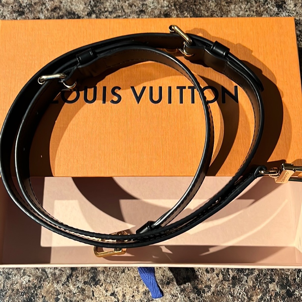 Louis Vuitton black strap- 46 inches or shorter